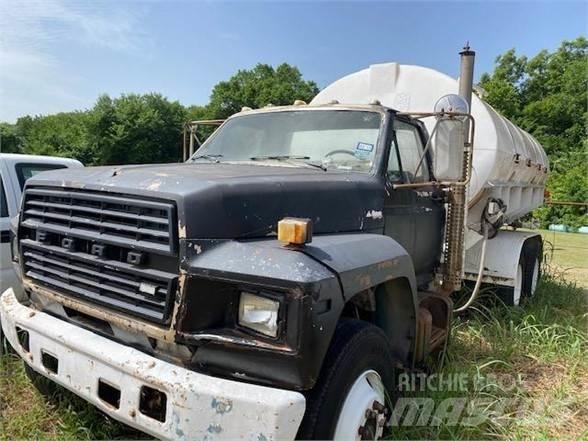 Ford F800 油罐车