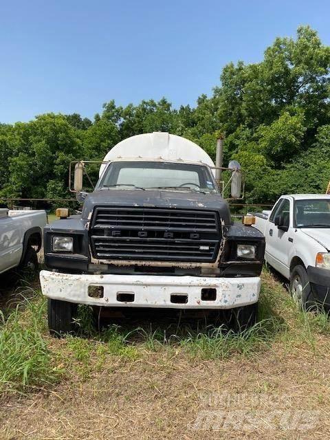 Ford F800 油罐车