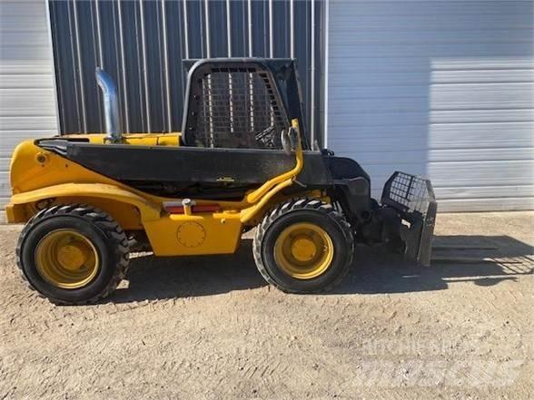 JCB 520 伸缩臂叉装车|叉装车