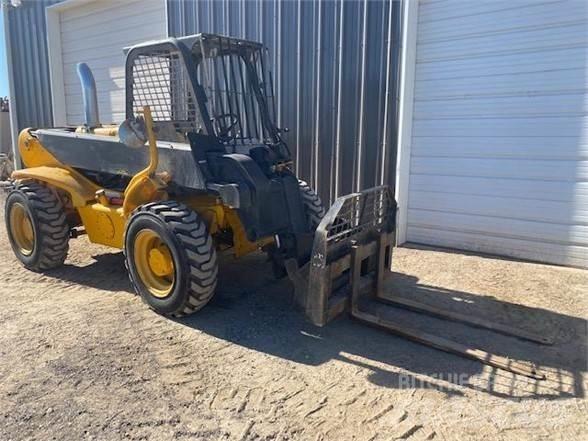JCB 520 伸缩臂叉装车|叉装车