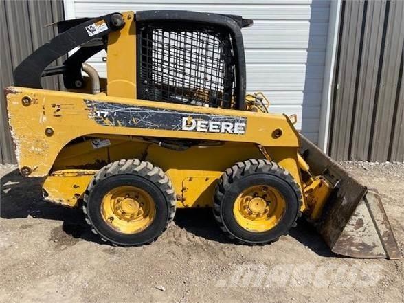John Deere 317 滑移装载机