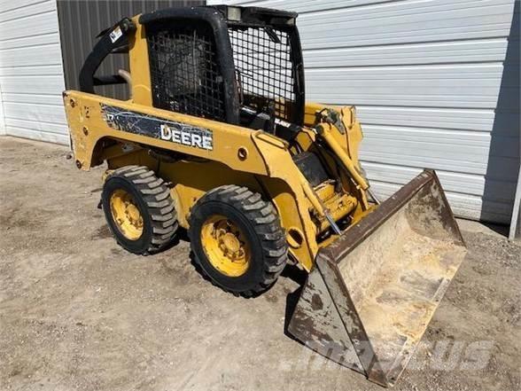 John Deere 317 滑移装载机