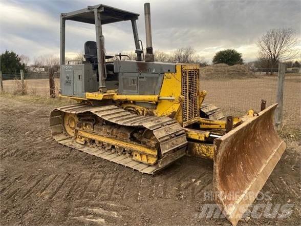 Komatsu D32P-1 履带式推土机