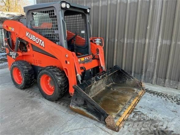 Kubota SSV65 滑移装载机