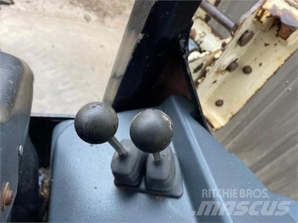 Terex TLB840R 反铲装载机