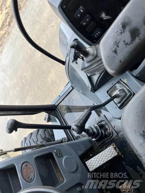 Terex TLB840R 反铲装载机