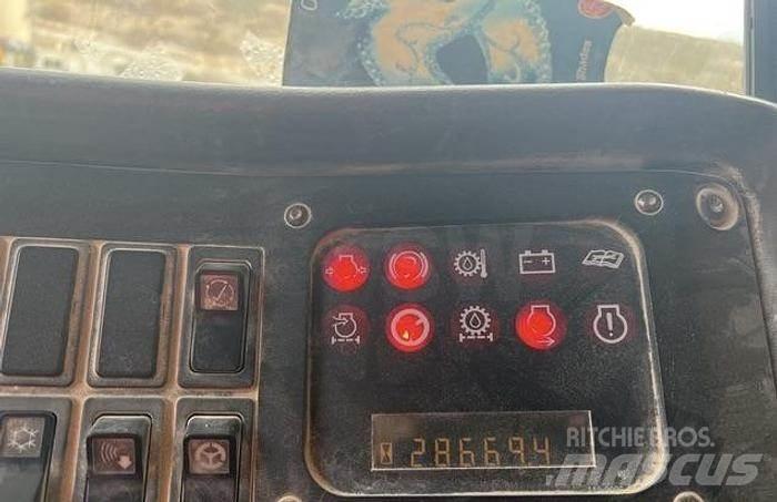 CAT 771D 翻斗车\公路型自卸车
