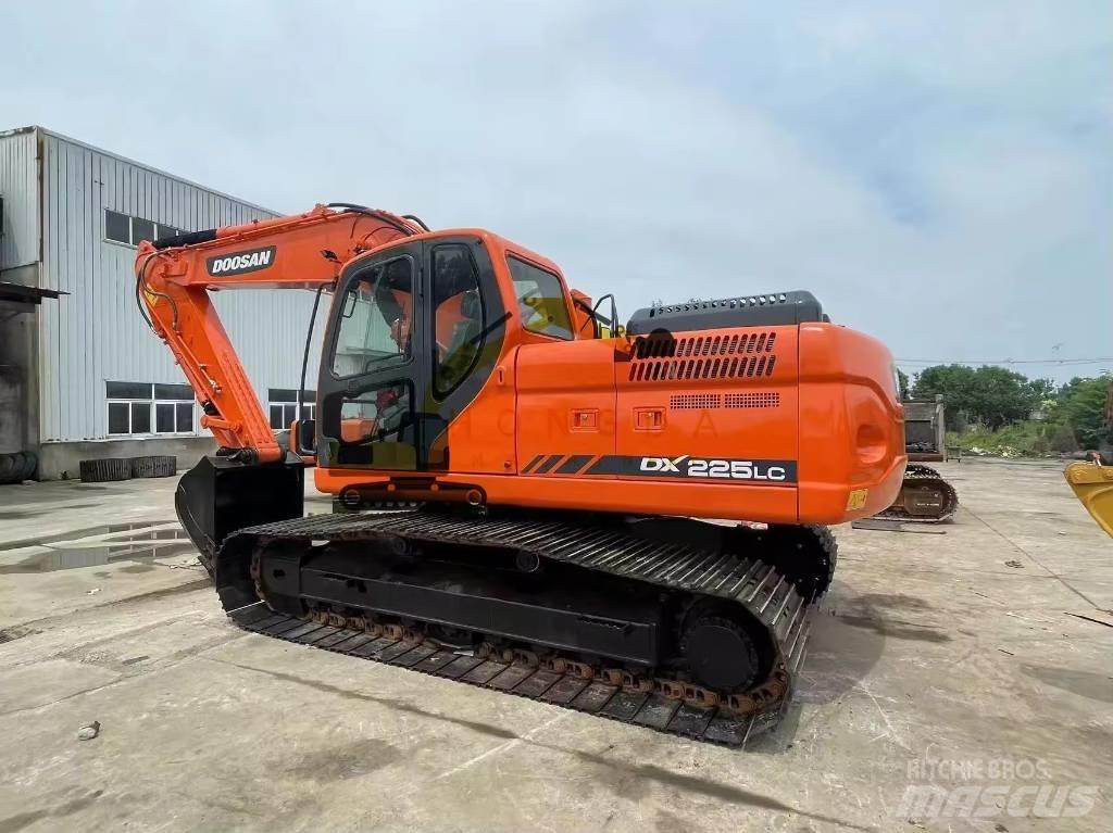 Doosan DX 225 LC 履带挖掘机