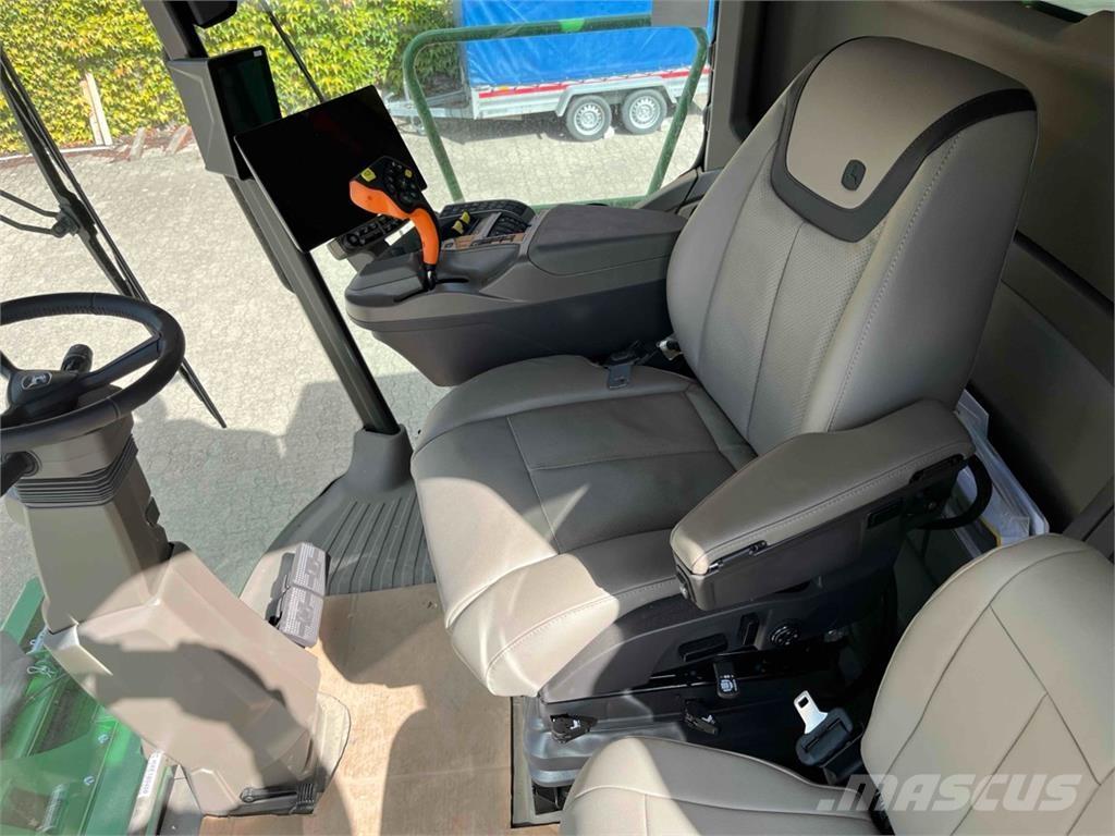 John Deere T5 600 联合收割机