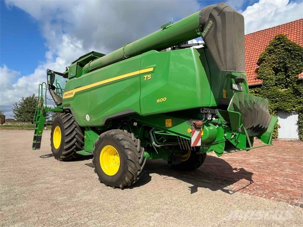 John Deere T5 600 联合收割机