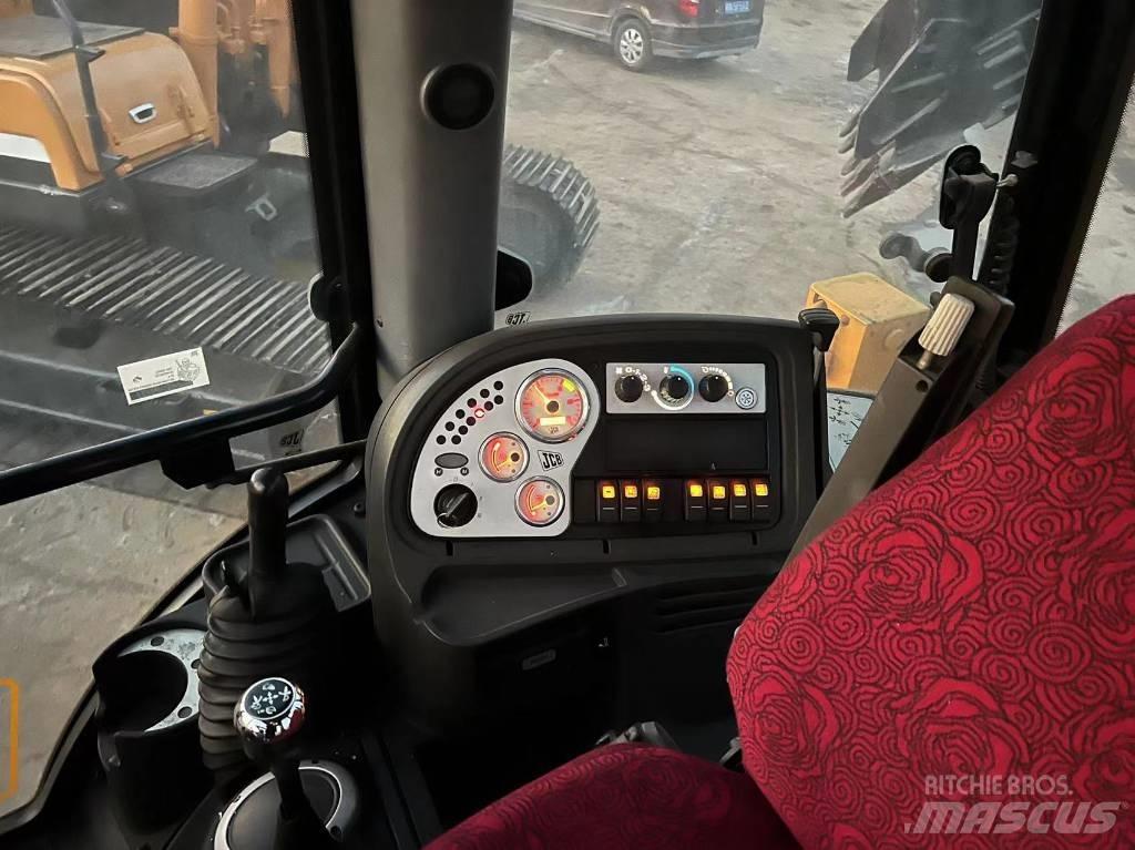 JCB 3CX 反铲装载机