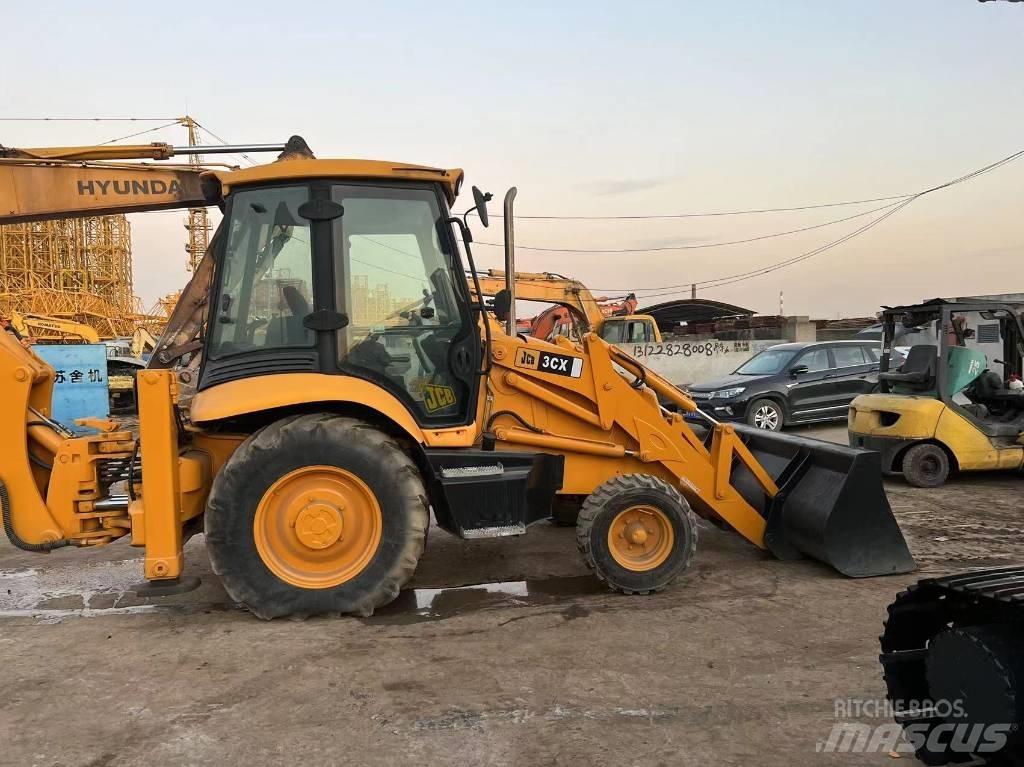 JCB 3CX 反铲装载机