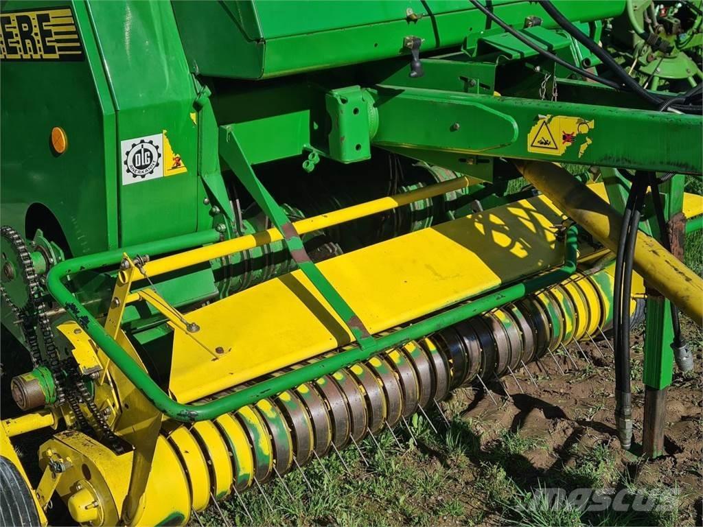 John Deere 590 圆捆打捆机