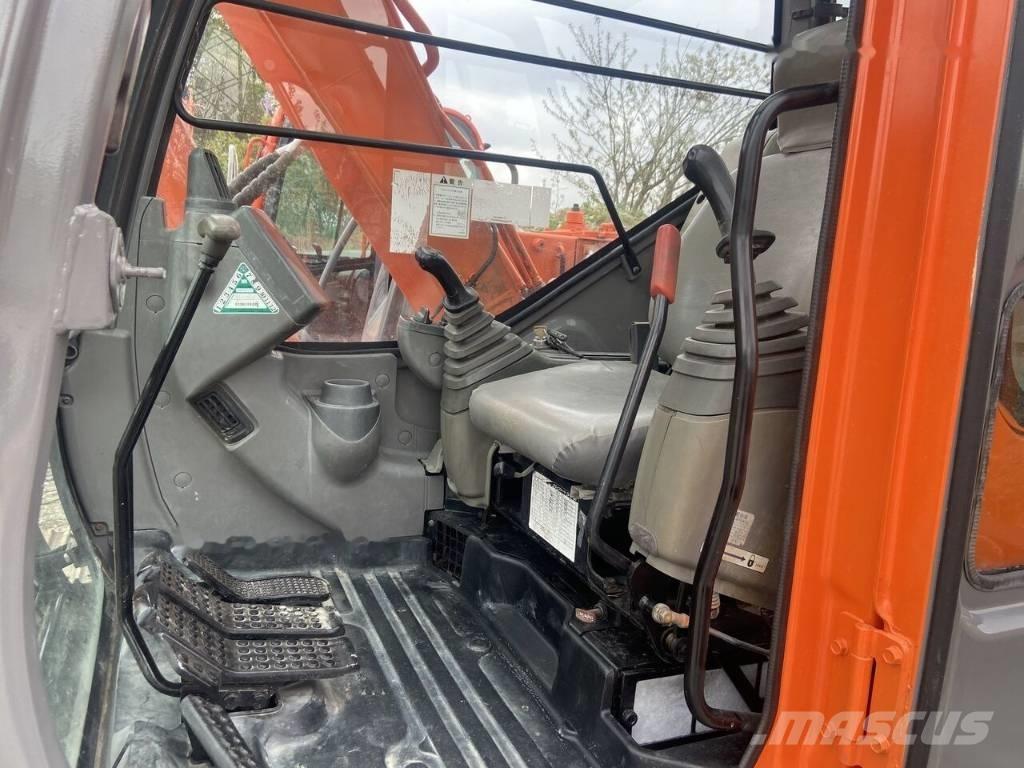 Hitachi ZX 80 中型挖掘机