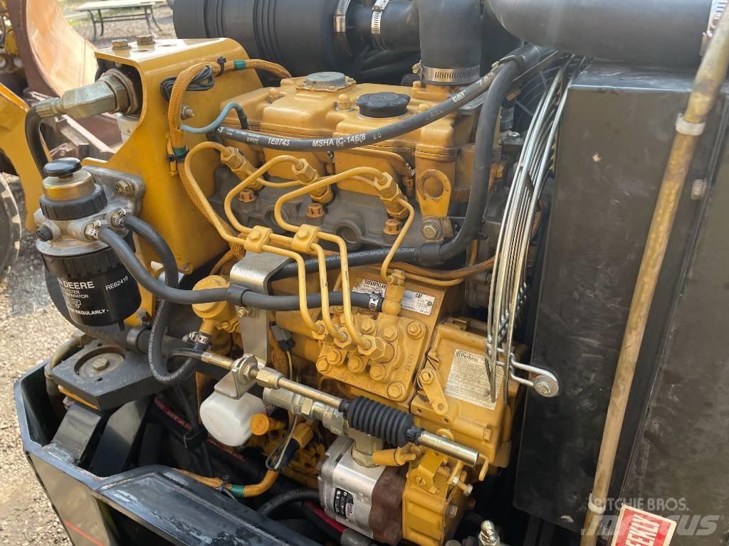 CAT CB224E 双轮压路机