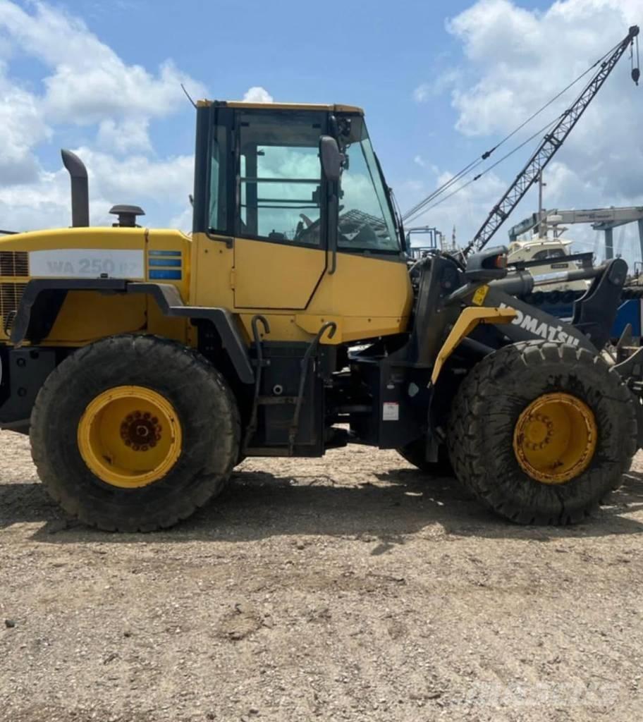 Komatsu WA 250 PZ-6 轮式装载机
