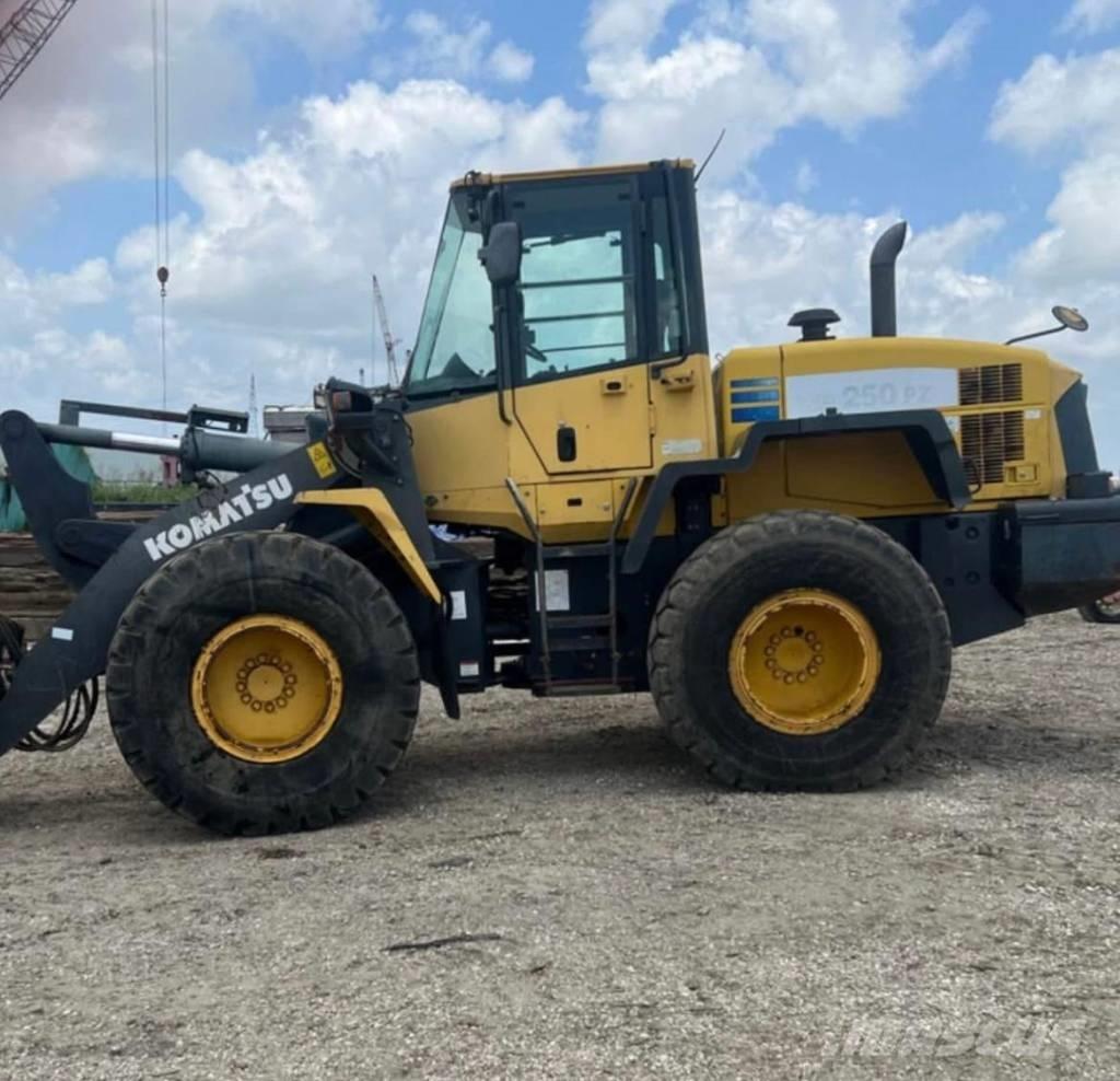 Komatsu WA 250 PZ-6 轮式装载机