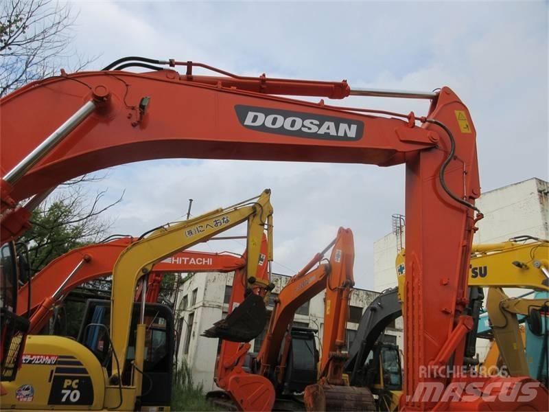Doosan DX 300 LC 履带挖掘机