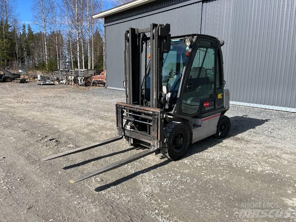 Nissan UD02A25P0 天然气叉车