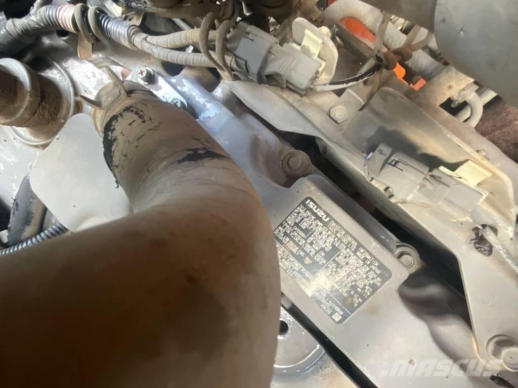 Hitachi ZX 135 US-6 履带挖掘机