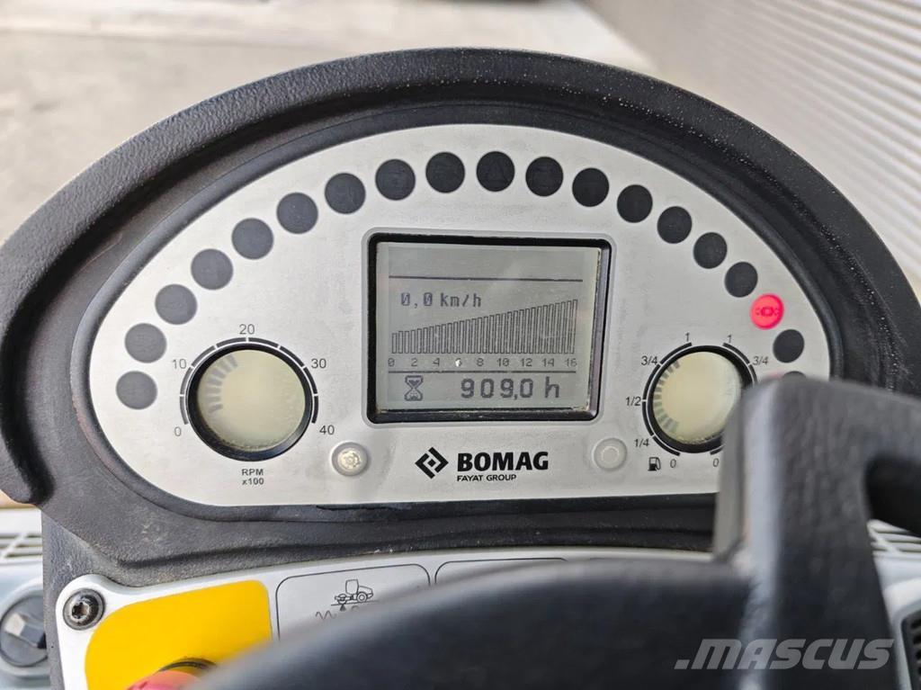 Bomag BW 177 D-5 胶轮压路机