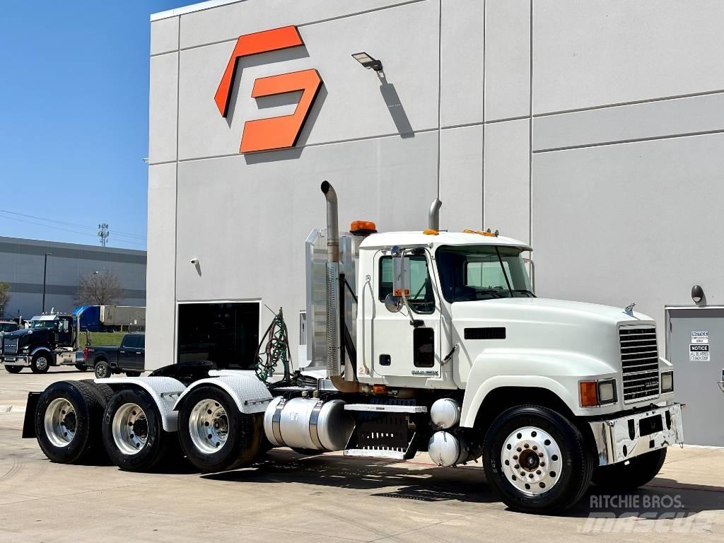 Mack CHU 613 牵引车
