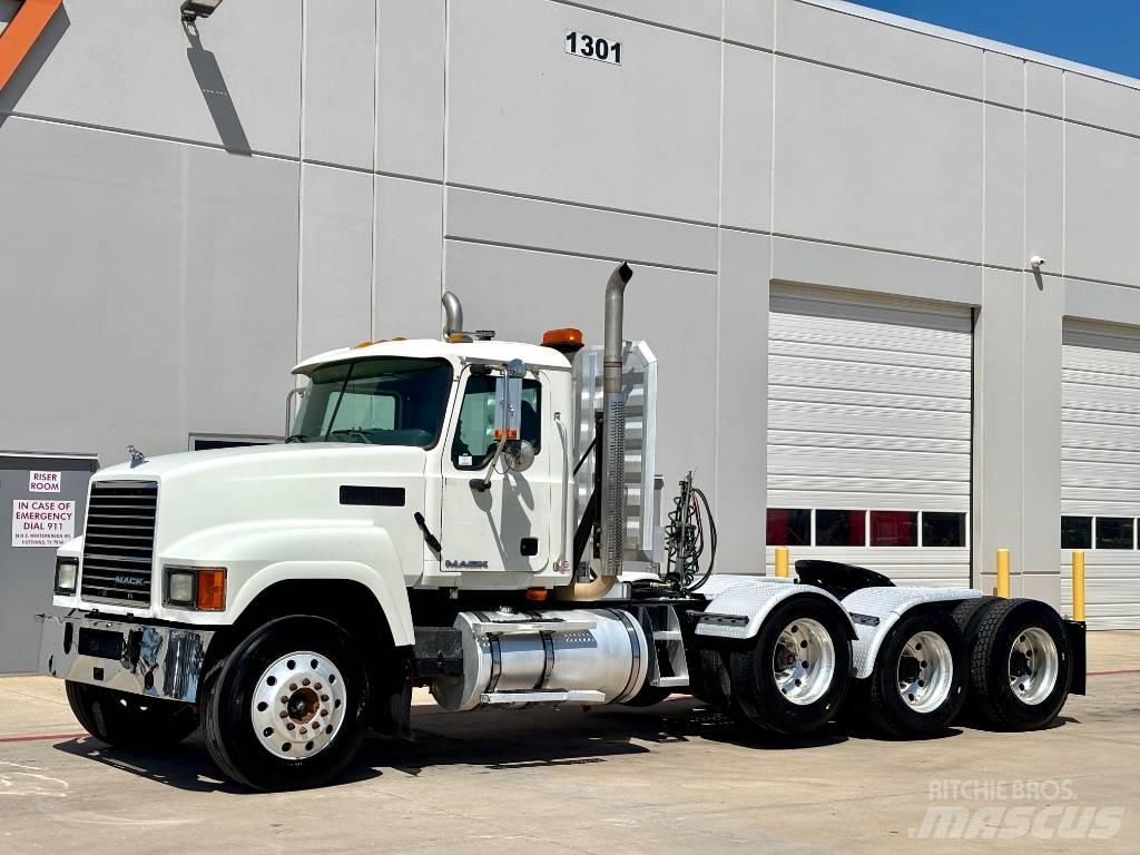 Mack CHU 613 牵引车