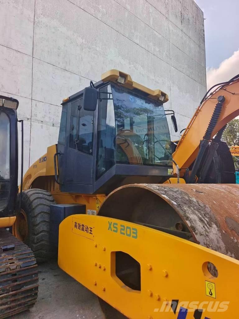 XCMG XS 202 J 单轮压路机