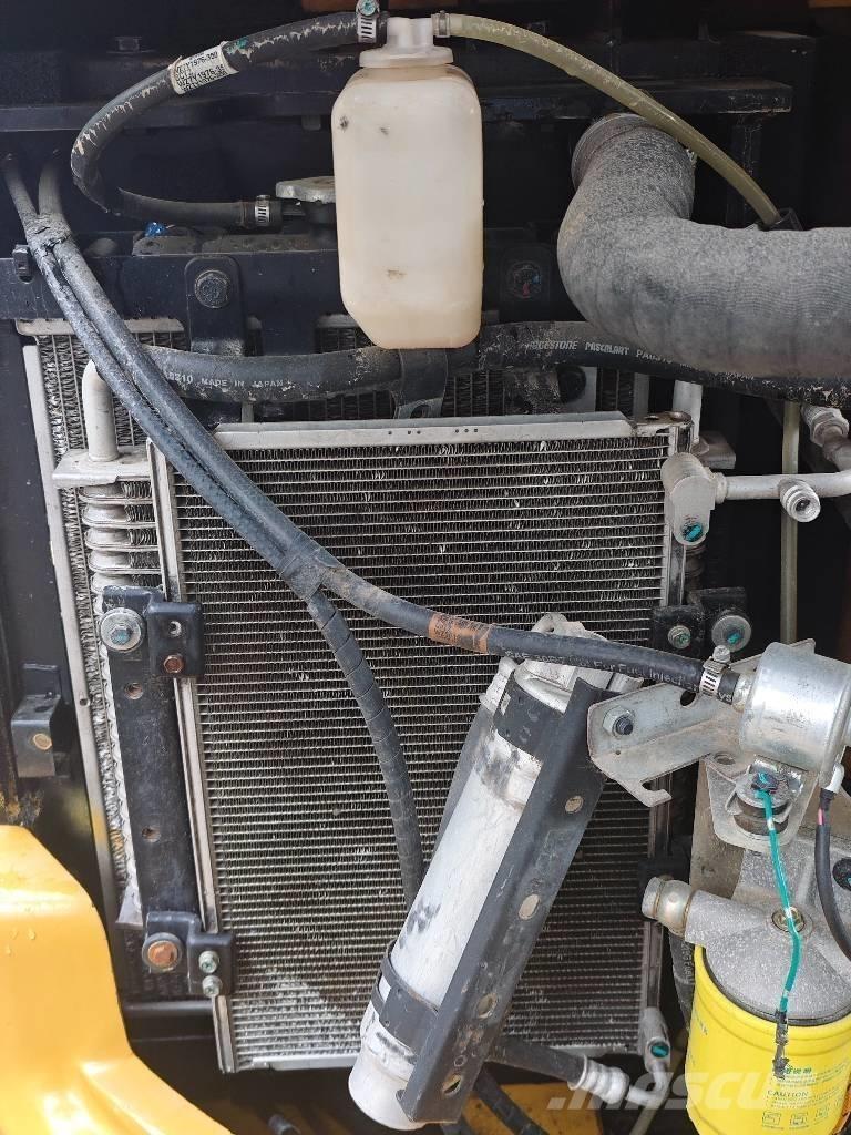 CAT 303.5E 小型挖掘机