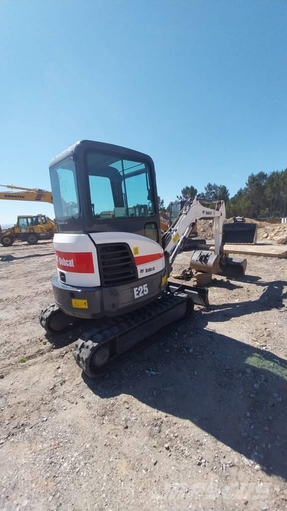 Bobcat E 25 小型挖掘机