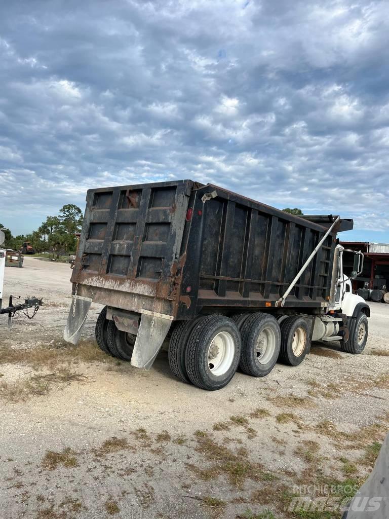 Mack Granite 自卸式货车