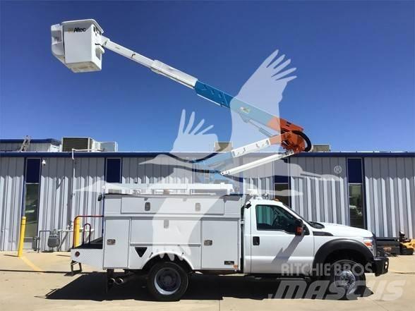Altec AT37G 车载式高空作业车