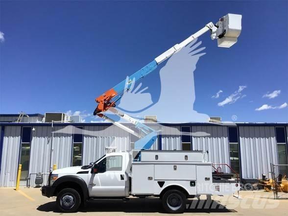 Altec AT37G 车载式高空作业车