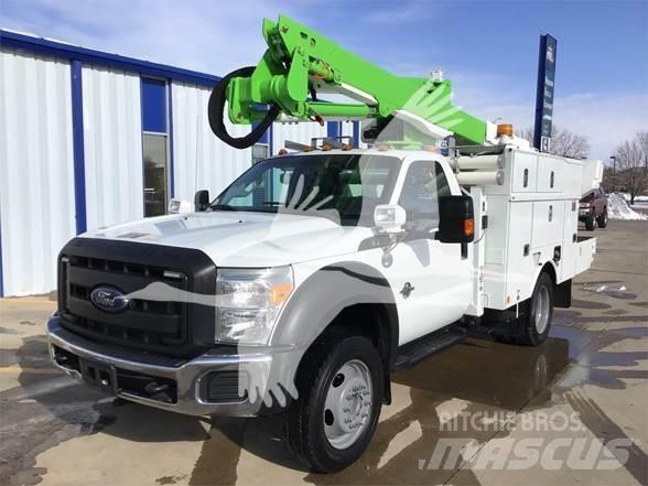 Altec AT40G 车载式高空作业车