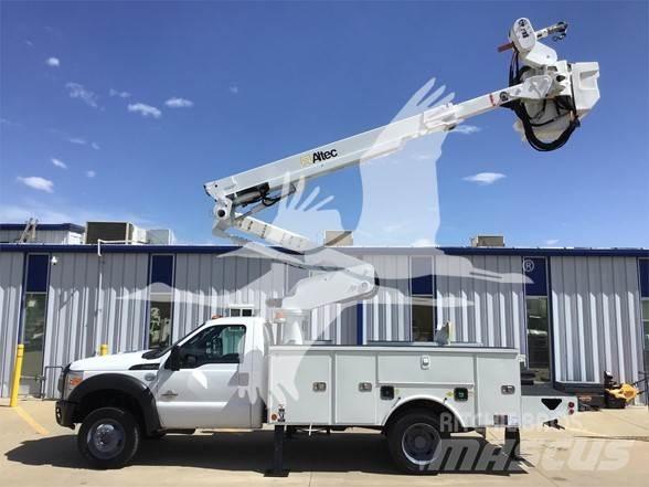 Altec AT40M 车载式高空作业车