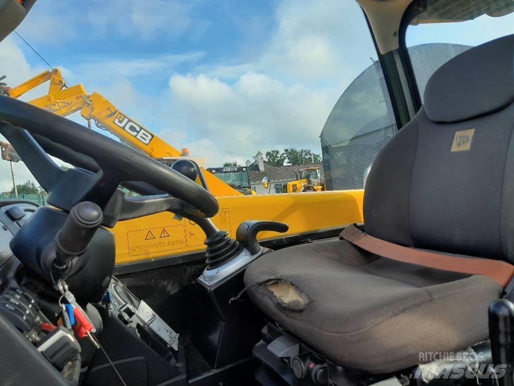JCB 560-80 伸缩臂叉装车|叉装车