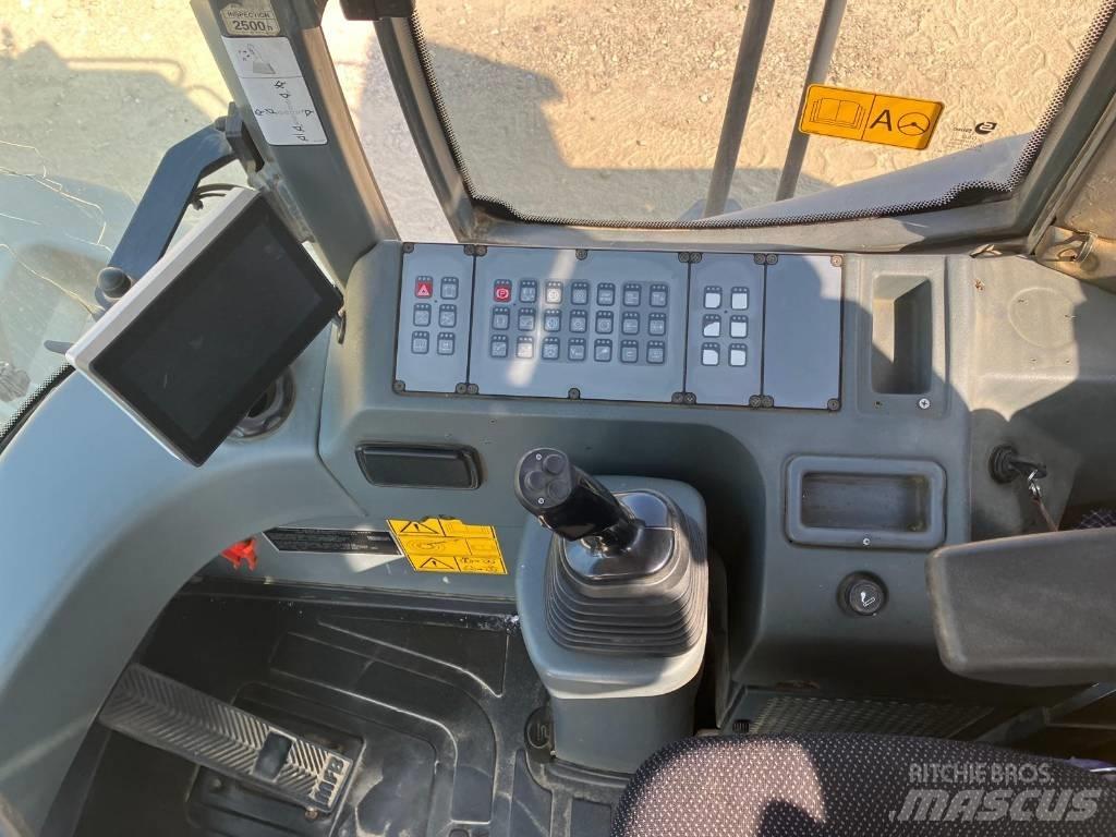 Liebherr L 566 轮式装载机