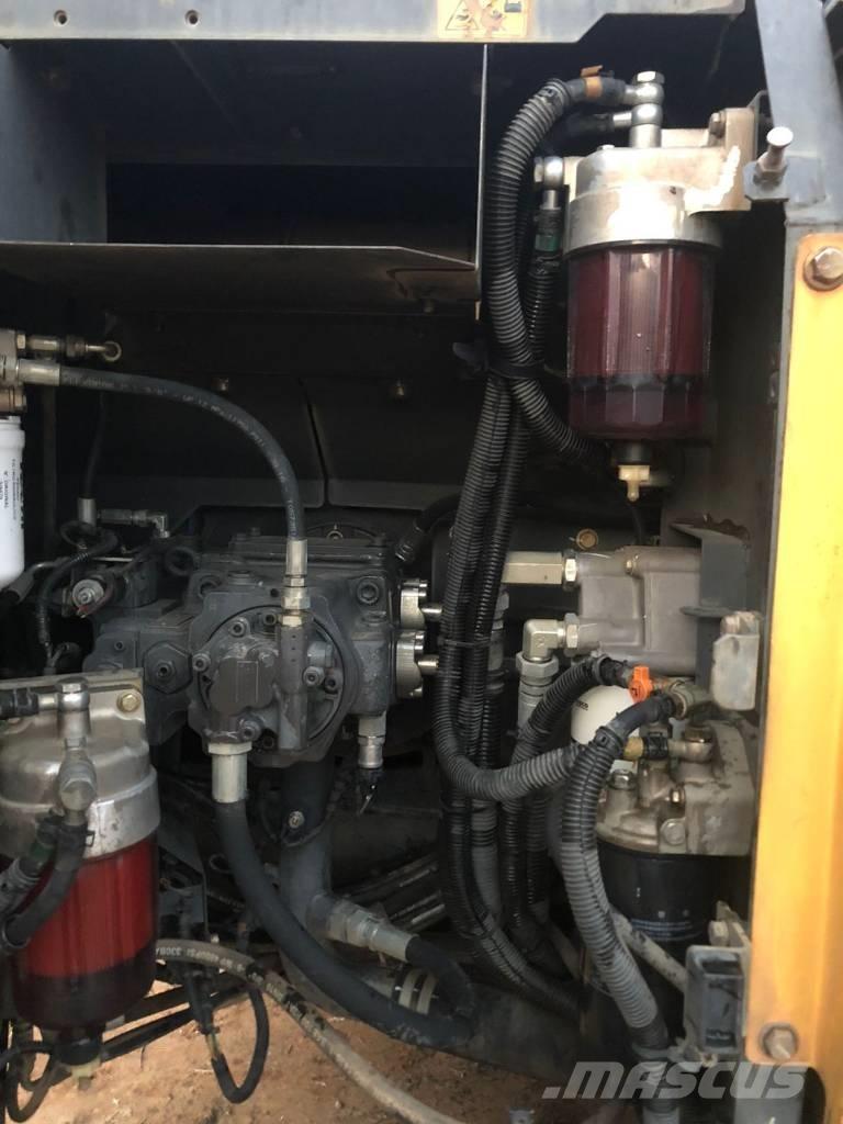 New Holland E 145 履带挖掘机