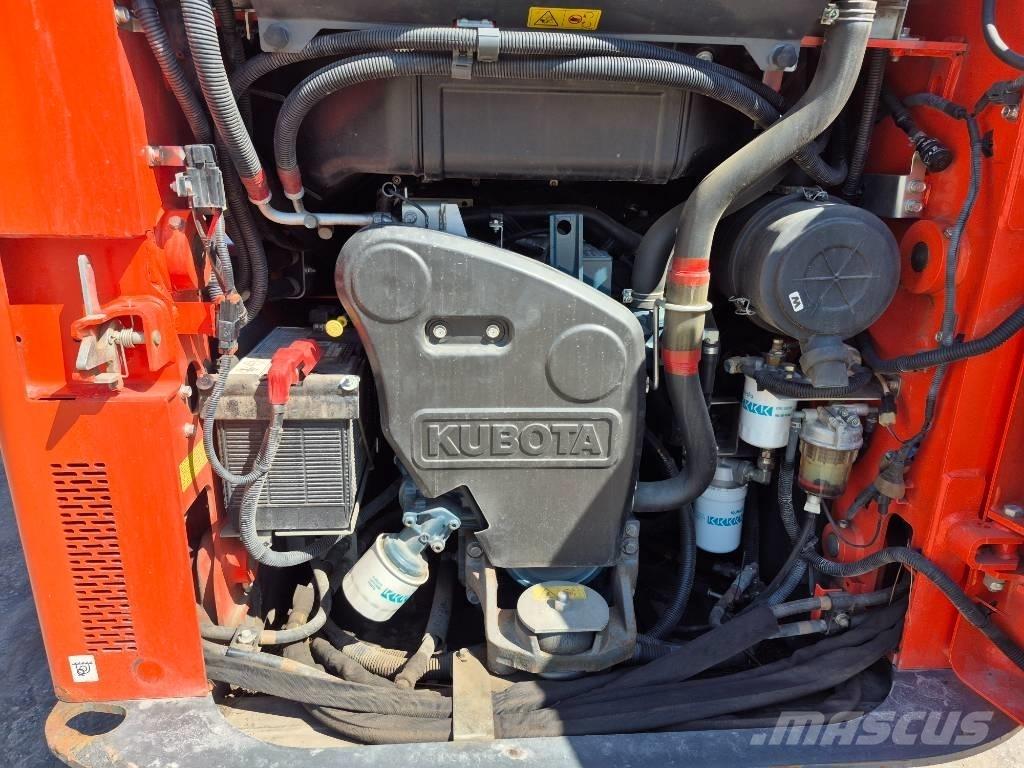 Kubota SSV 65 滑移装载机