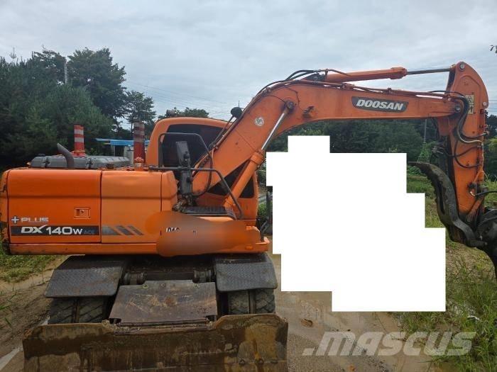 Doosan DX 140 W 轮式挖掘机