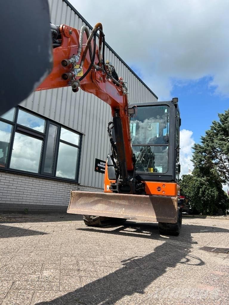 Hitachi ZX33U-6 小型挖掘机