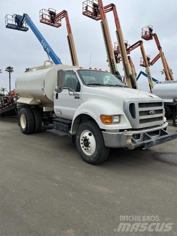 Ford F750 SD 油罐车