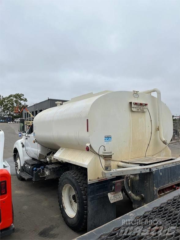 Ford F750 SD 油罐车