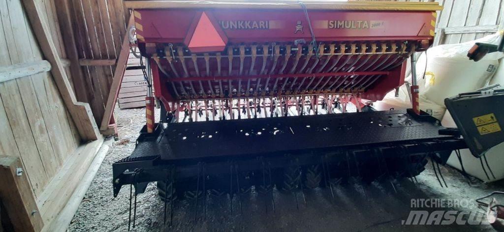 Junkkari 3000 ST 多功能条播机