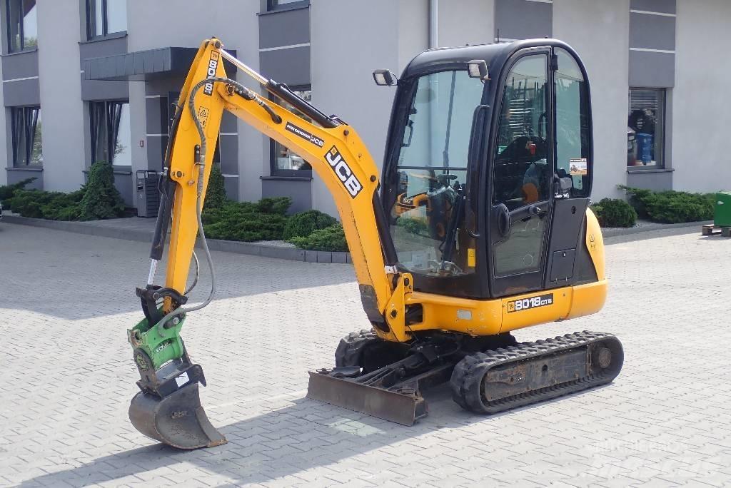 JCB 8018 CTS 小型挖掘机