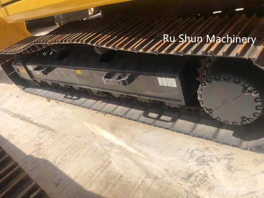Komatsu PC 220-8 履带挖掘机