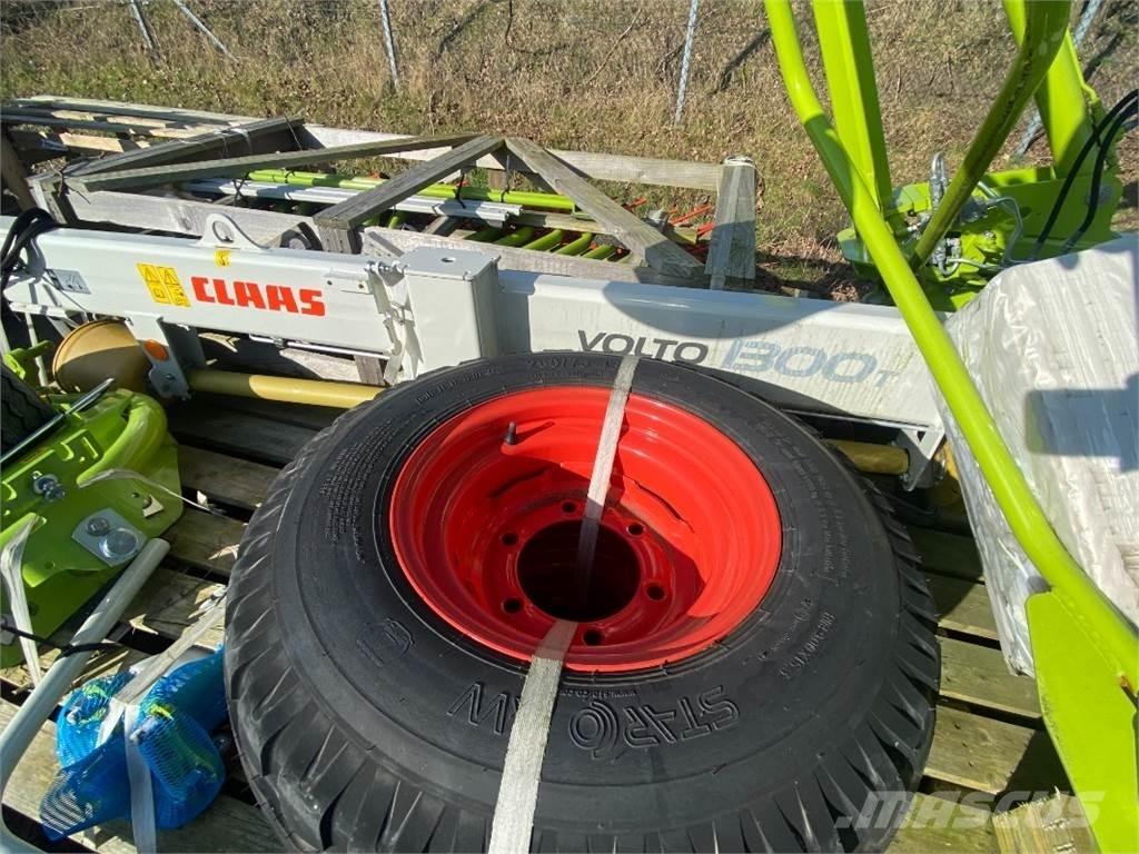 CLAAS VOLTO 1300 T 犁耙和摊草机