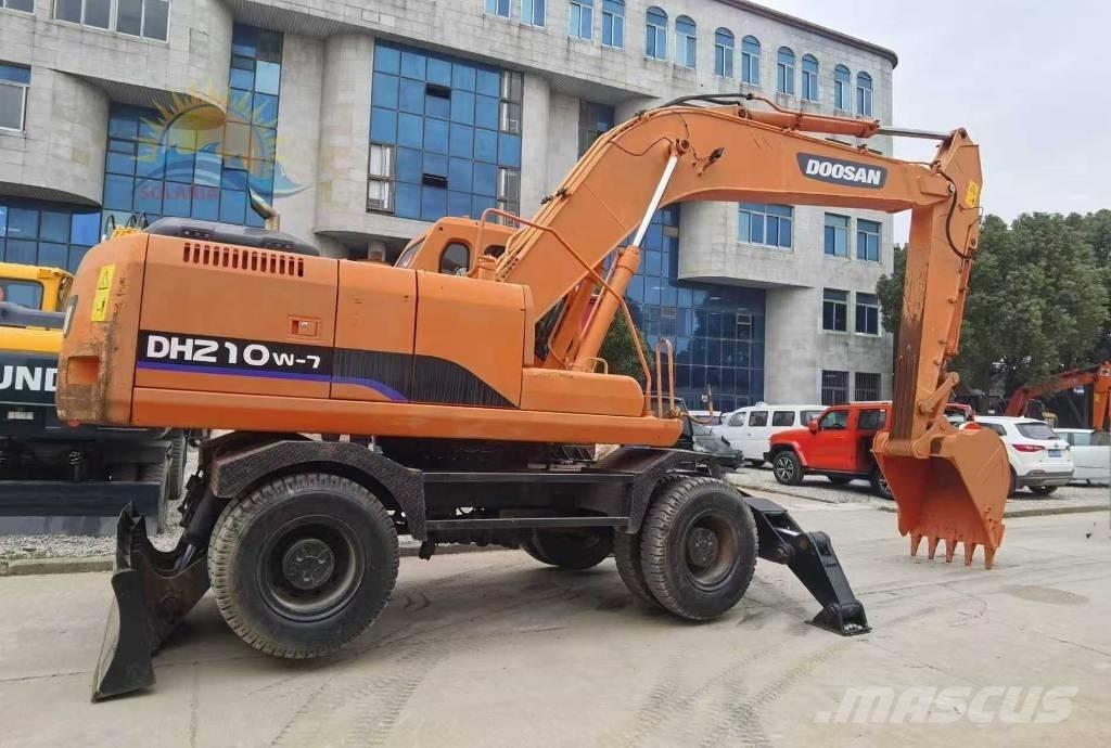 Doosan DH 210 W-7 轮式挖掘机