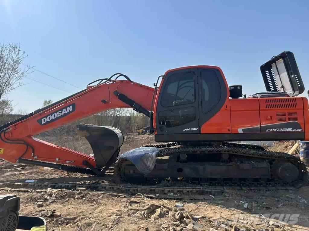 Doosan DX225LC-9C 履带挖掘机
