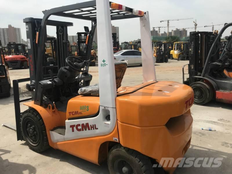 TCM FD 30 履带挖掘机